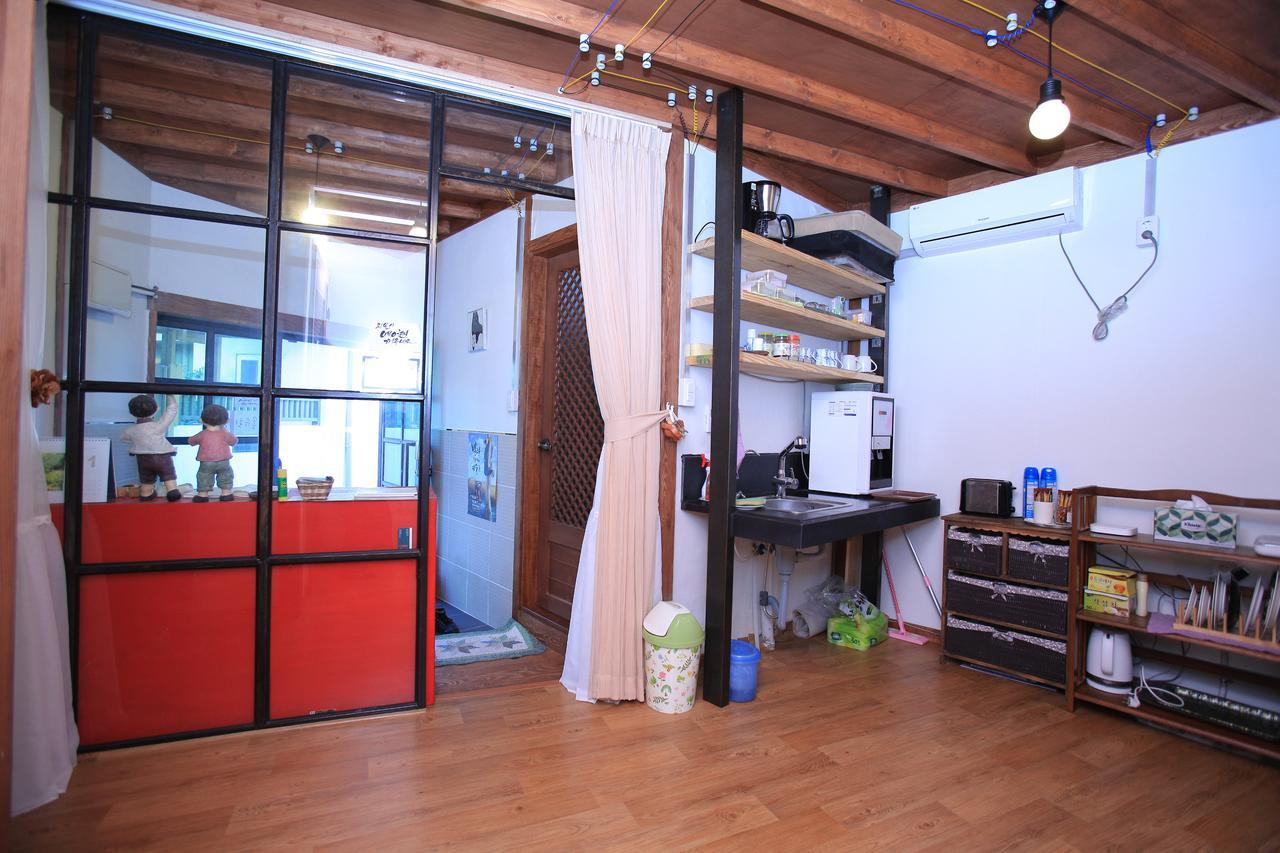 Mongyouhwawon Guesthouse จอนจู ภายนอก รูปภาพ